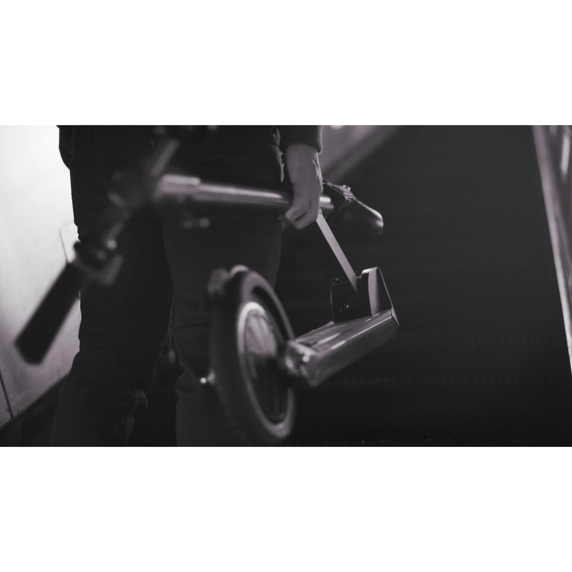 BLVD Cruze Electric Scooter - Image 10
