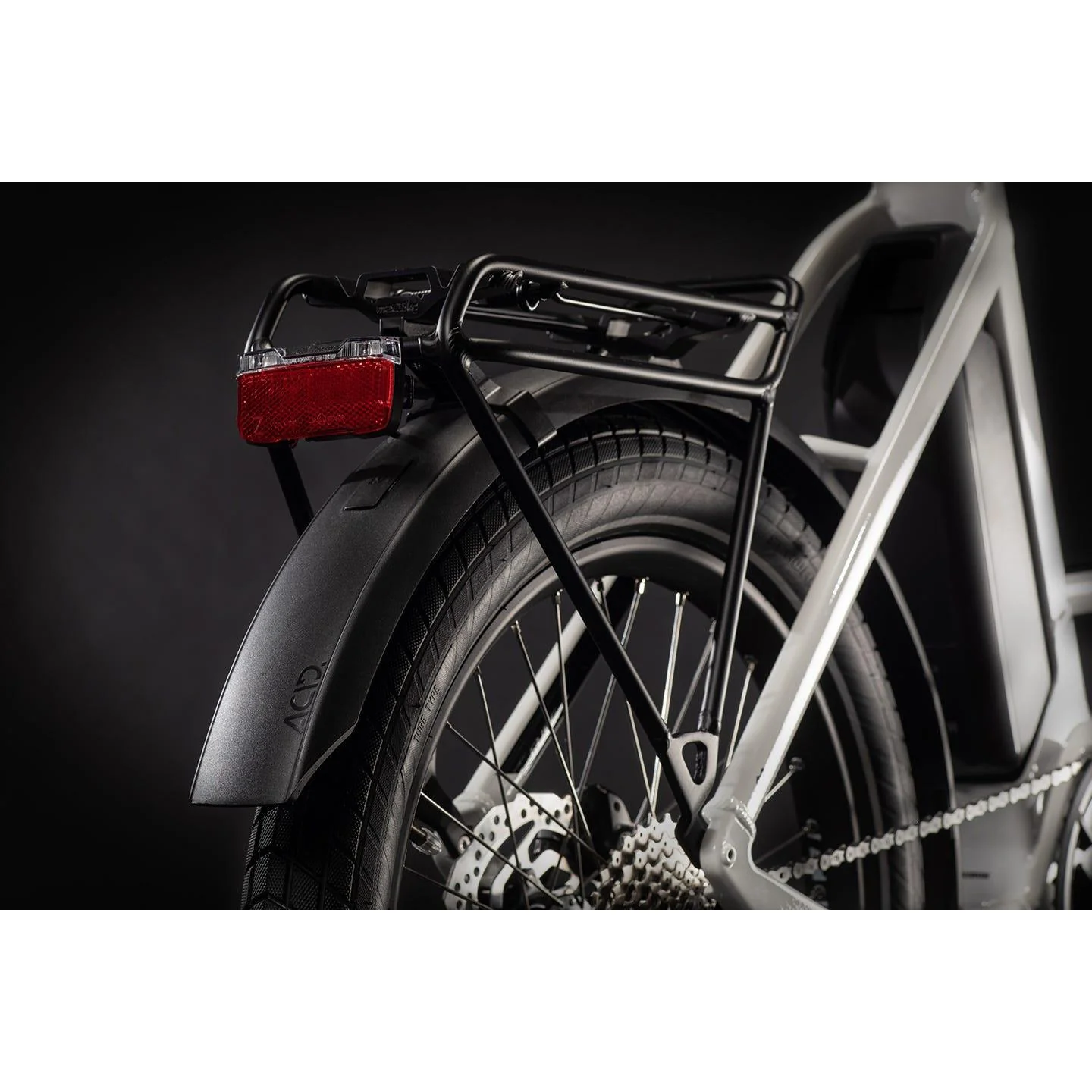 Cube Compact Hybrid Sport Electric Bike White/Black - Image 4