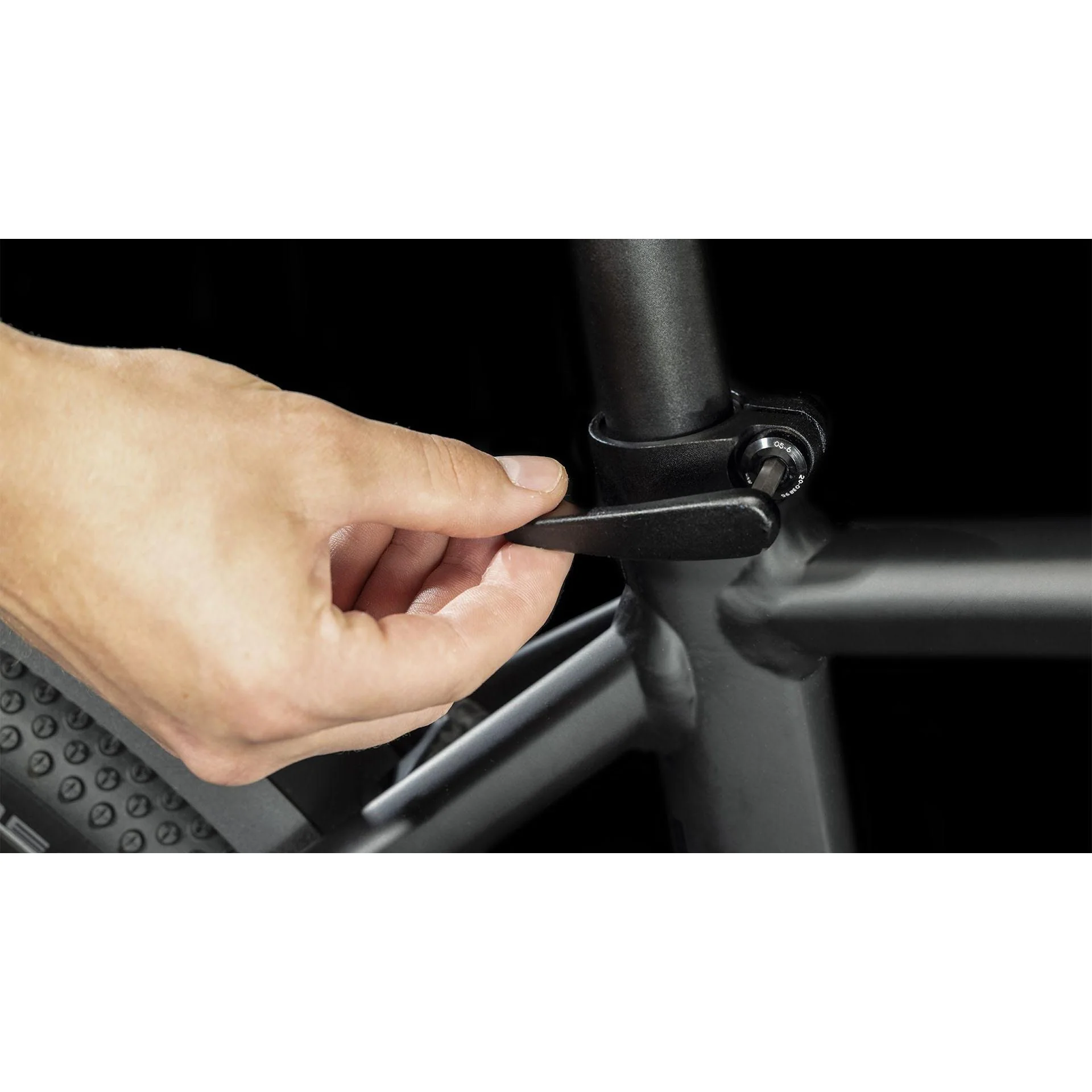 Cube Nuride Hybrid Pro 625 Allroad Electric Hybrid Bike Black n Metal - Image 7