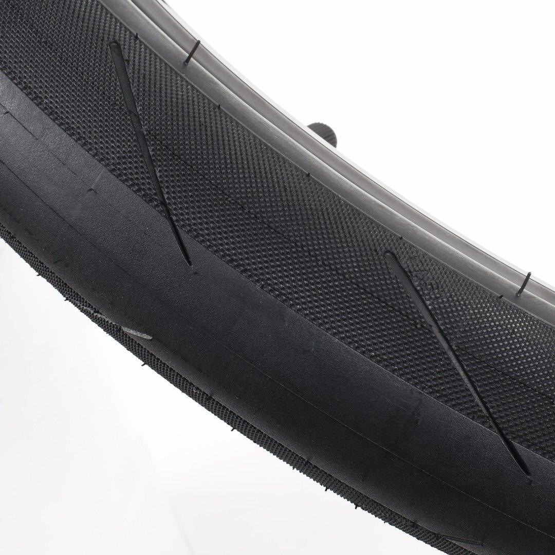 Cult BMX Fast and Loose Pool Tyre 20'' x 2.4'' Black/Black - Image 4