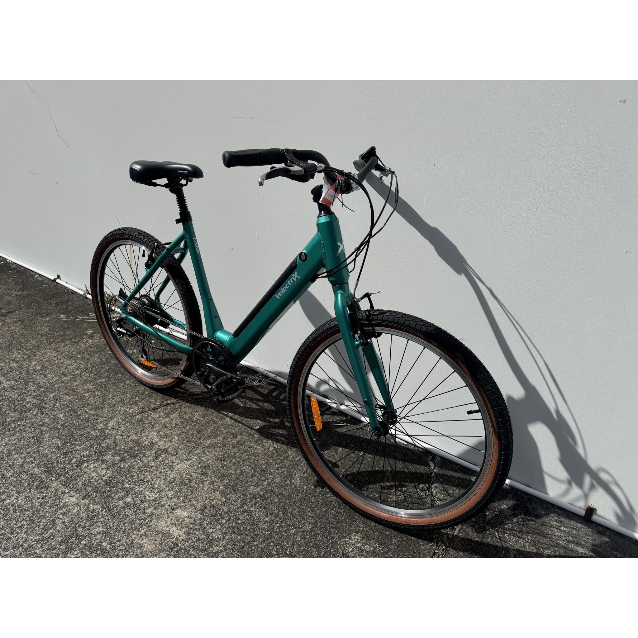 EX-DEMO VelectriX Cruiser Step Through Electric Hybrid Bike Green (Large) - Image 4