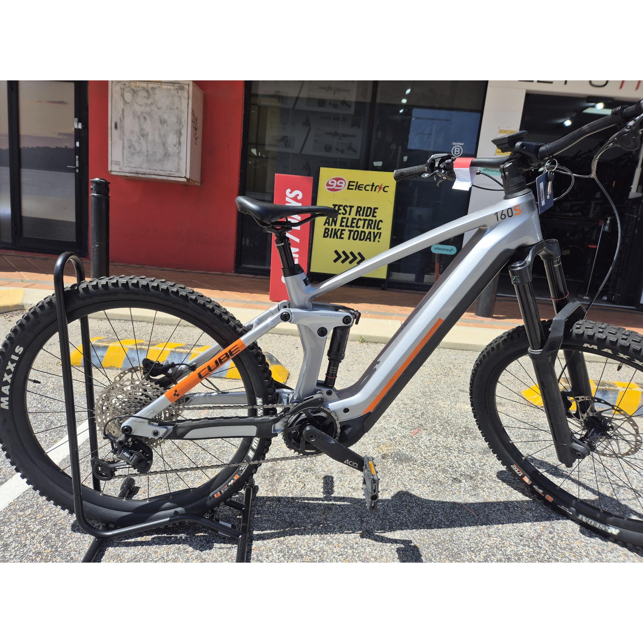 EX-DEMO Cube Stereo Hybrid 160 HPC SL 750 27.5'' Electric Enduro Bike Polar Silver 'n' Orange (Medium) - Image 3