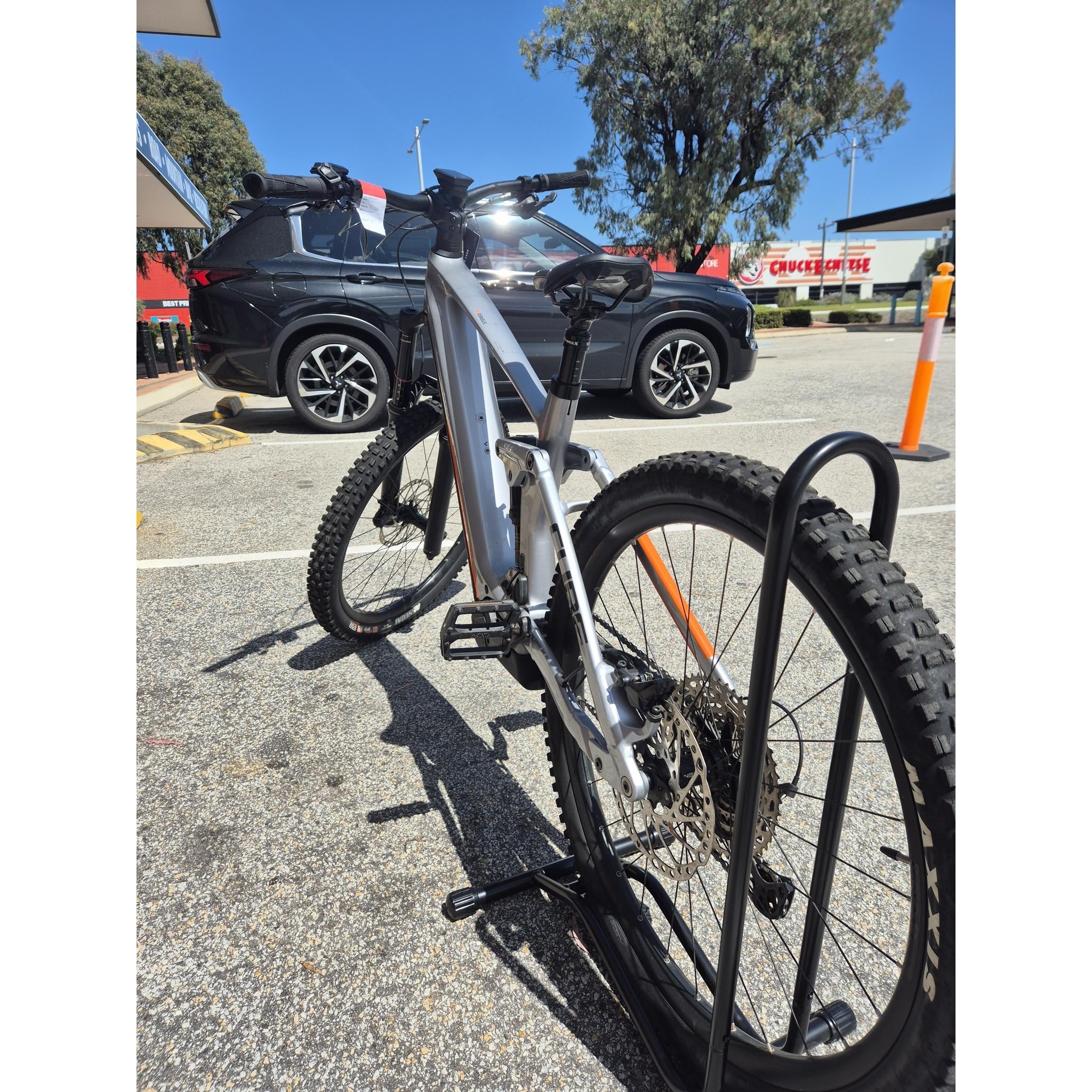 EX-DEMO Cube Stereo Hybrid 160 HPC SL 750 27.5'' Electric Enduro Bike Polar Silver 'n' Orange (Medium) - Image 7