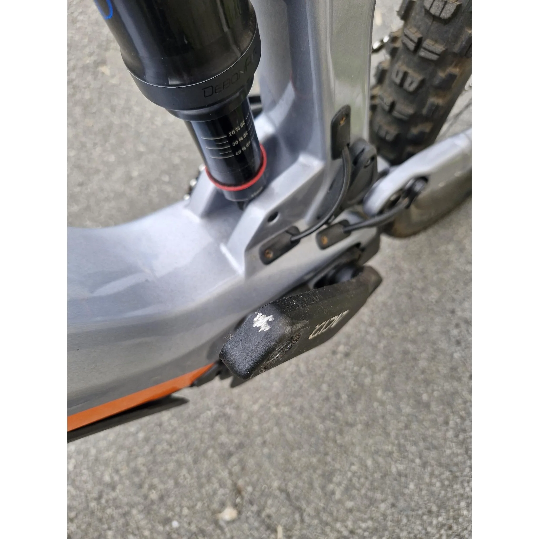 EX-DEMO Cube Stereo Hybrid 160 HPC SL 750 27.5'' Electric Enduro Bike Polar Silver 'n' Orange (Medium) - Image 4