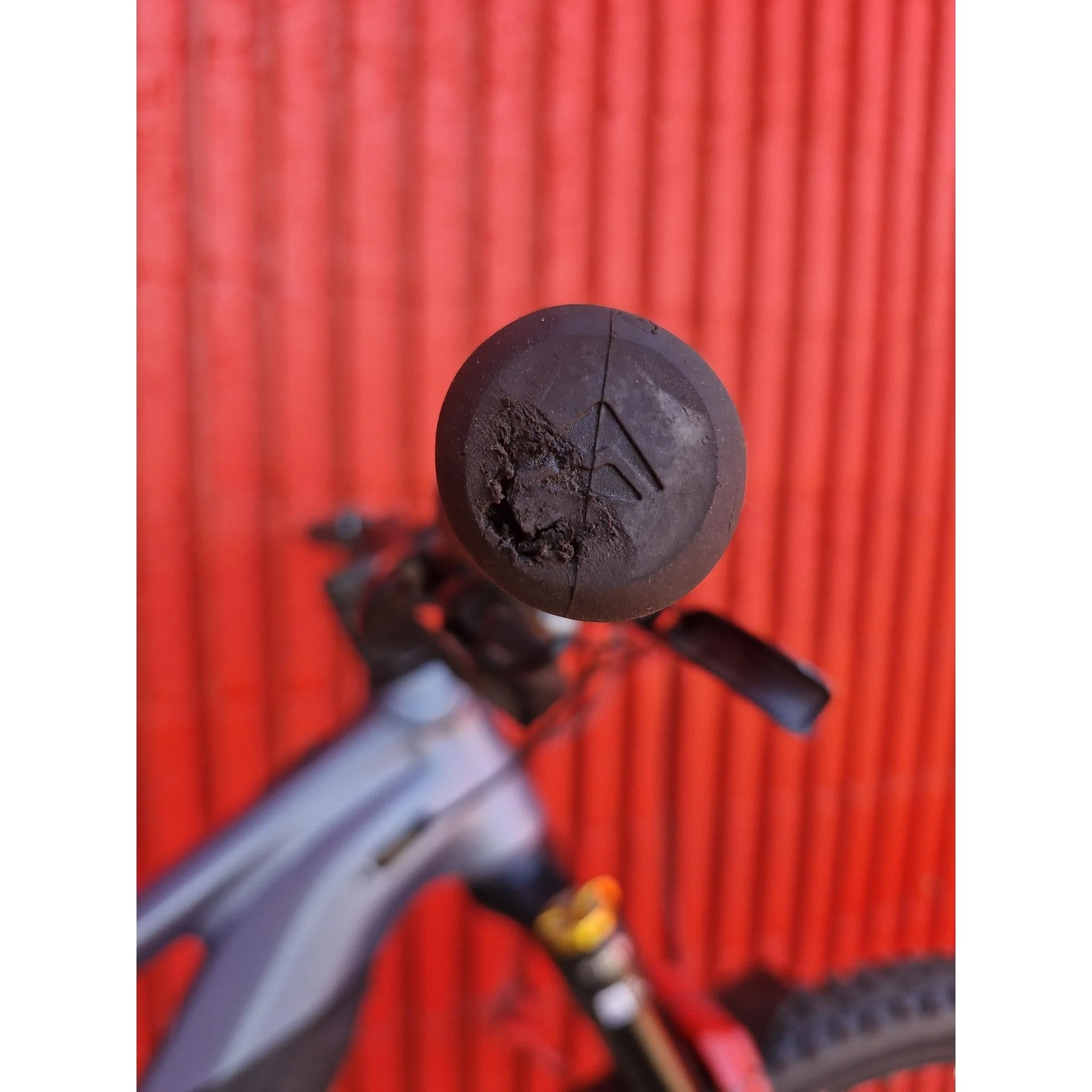 EX-DEMO Merida eOne Sixty 700 Electric Mountain Bike Glossy Matte Blue/Black/Red (Medium) - Image 6
