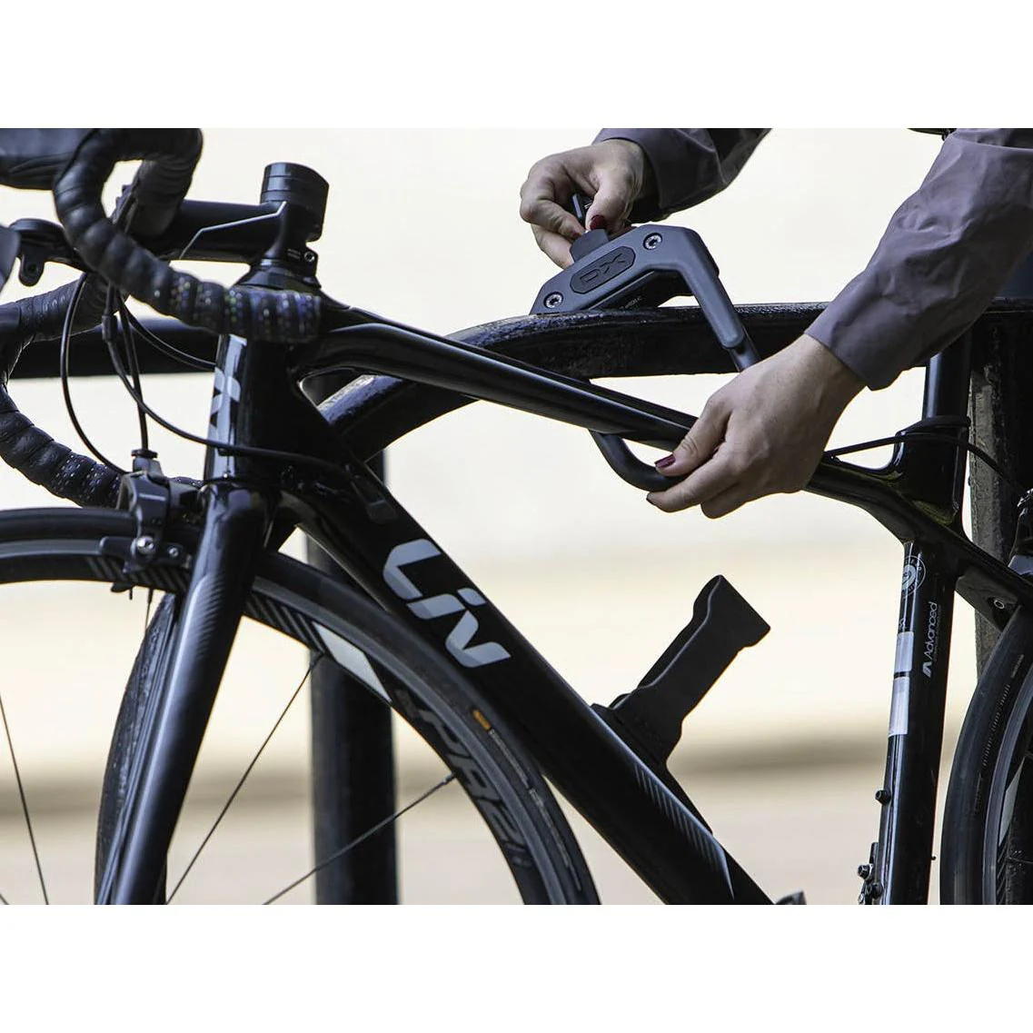 Hiplok DX Key D-Lock with Frame Clip Black - Image 5