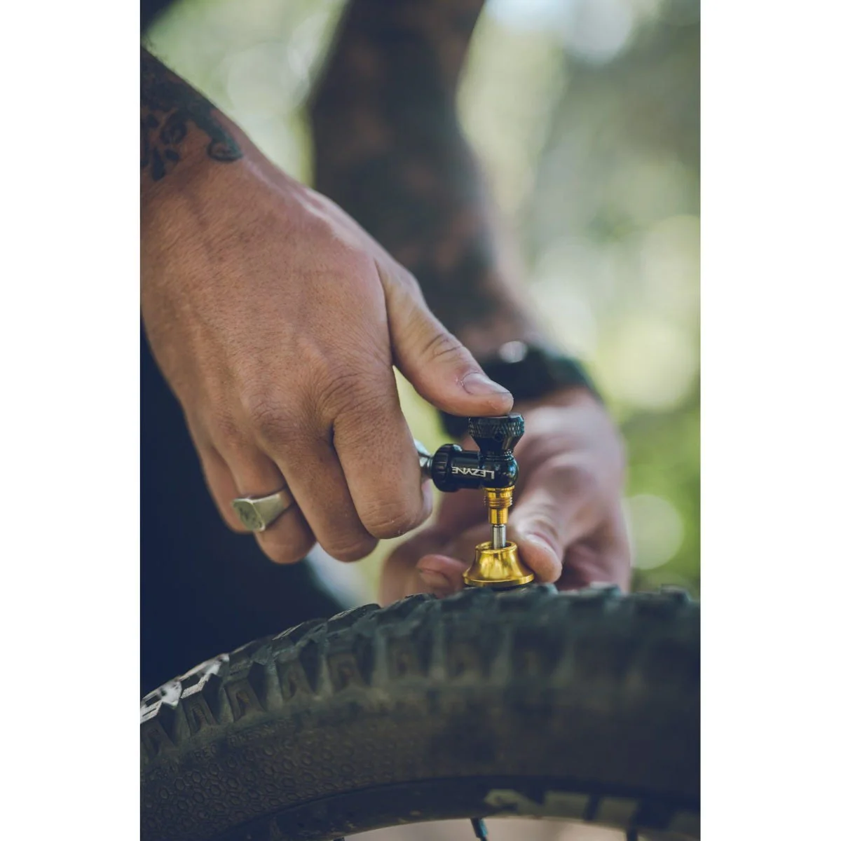 Lezyne Tubeless CO2 Blaster Black/Gold - Image 9