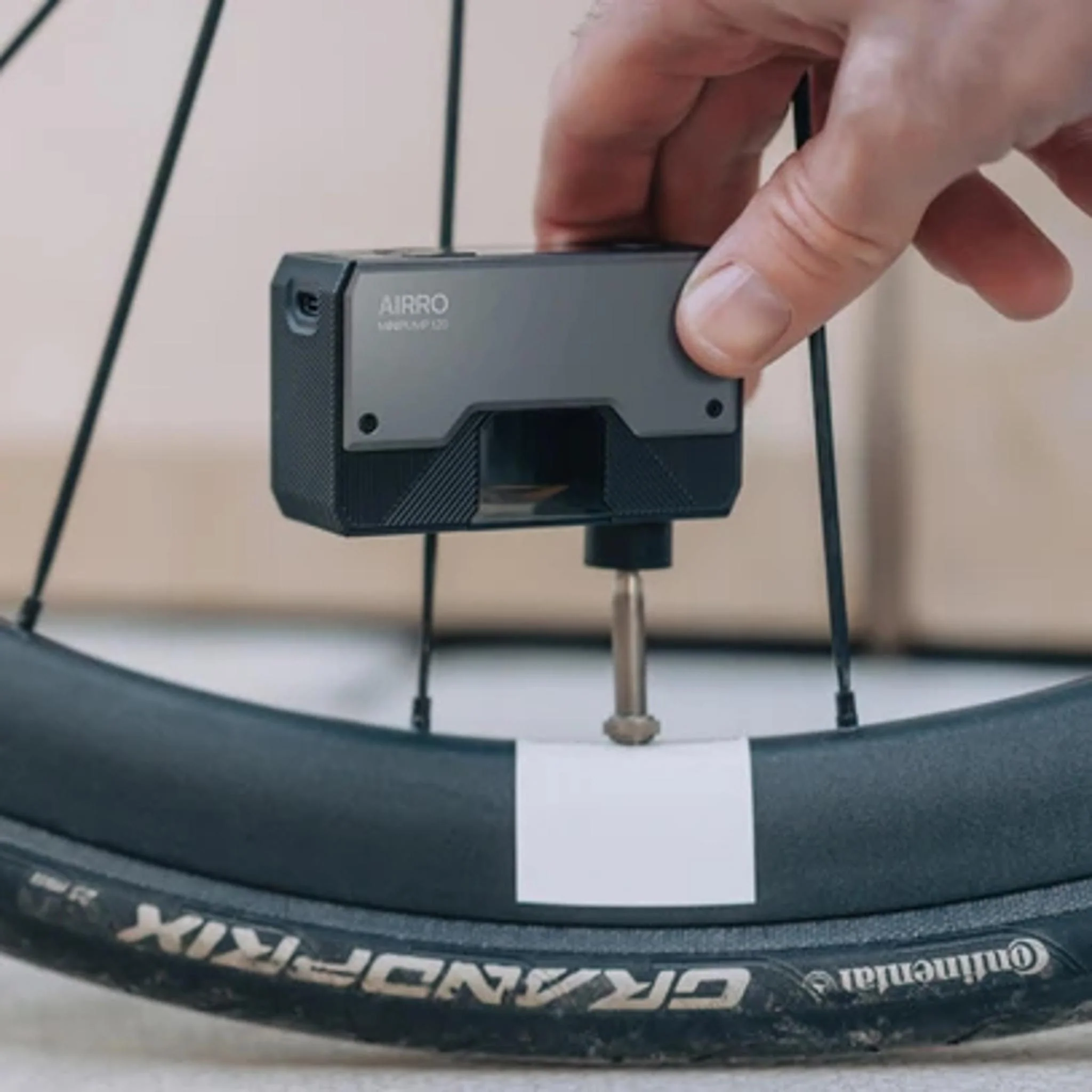 Magicshine AIRRO Mini Electric Bike Tyre Pump - Image 3