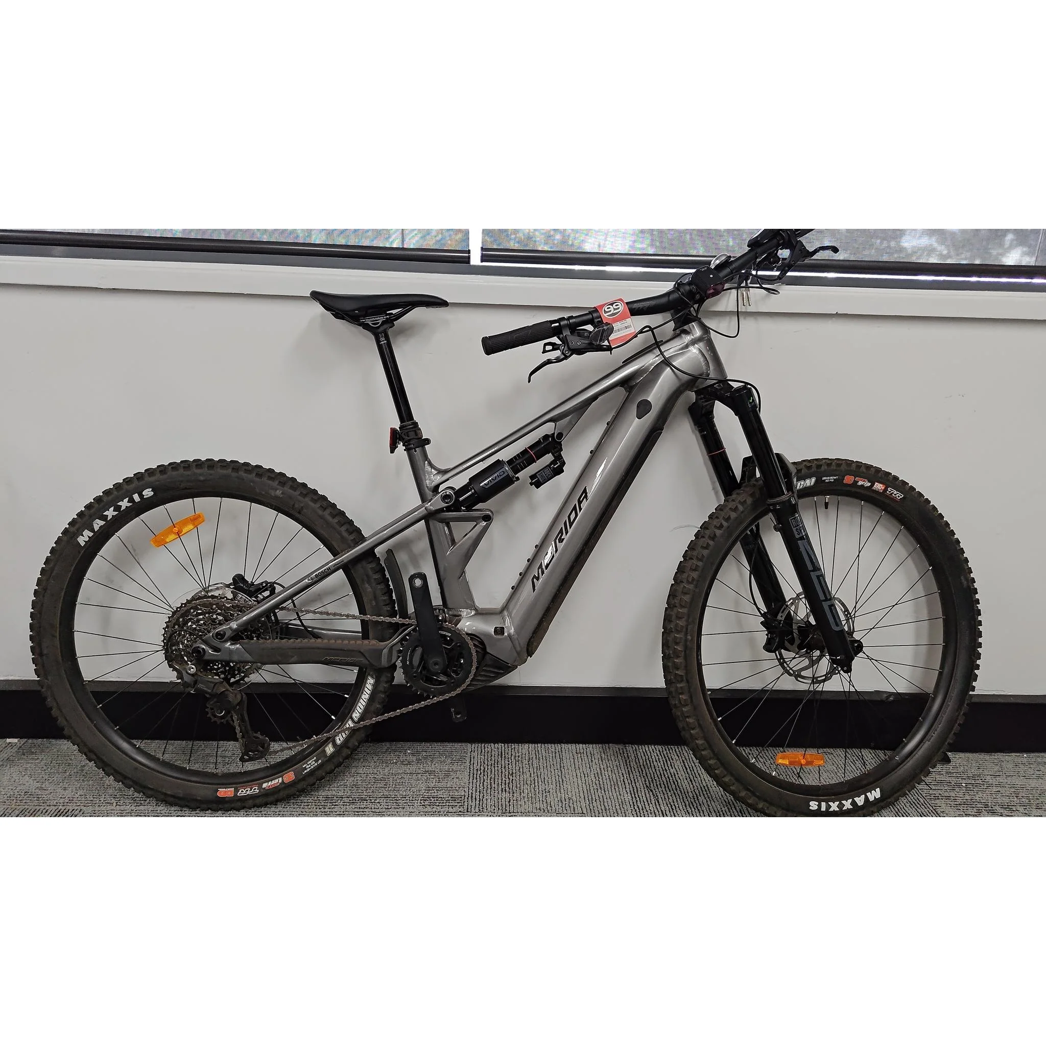 EX-DEMO Merida eOne-Eighty 500 Electric Enduro Bike Gunmetal Grey/Black (Medium) - Image 2