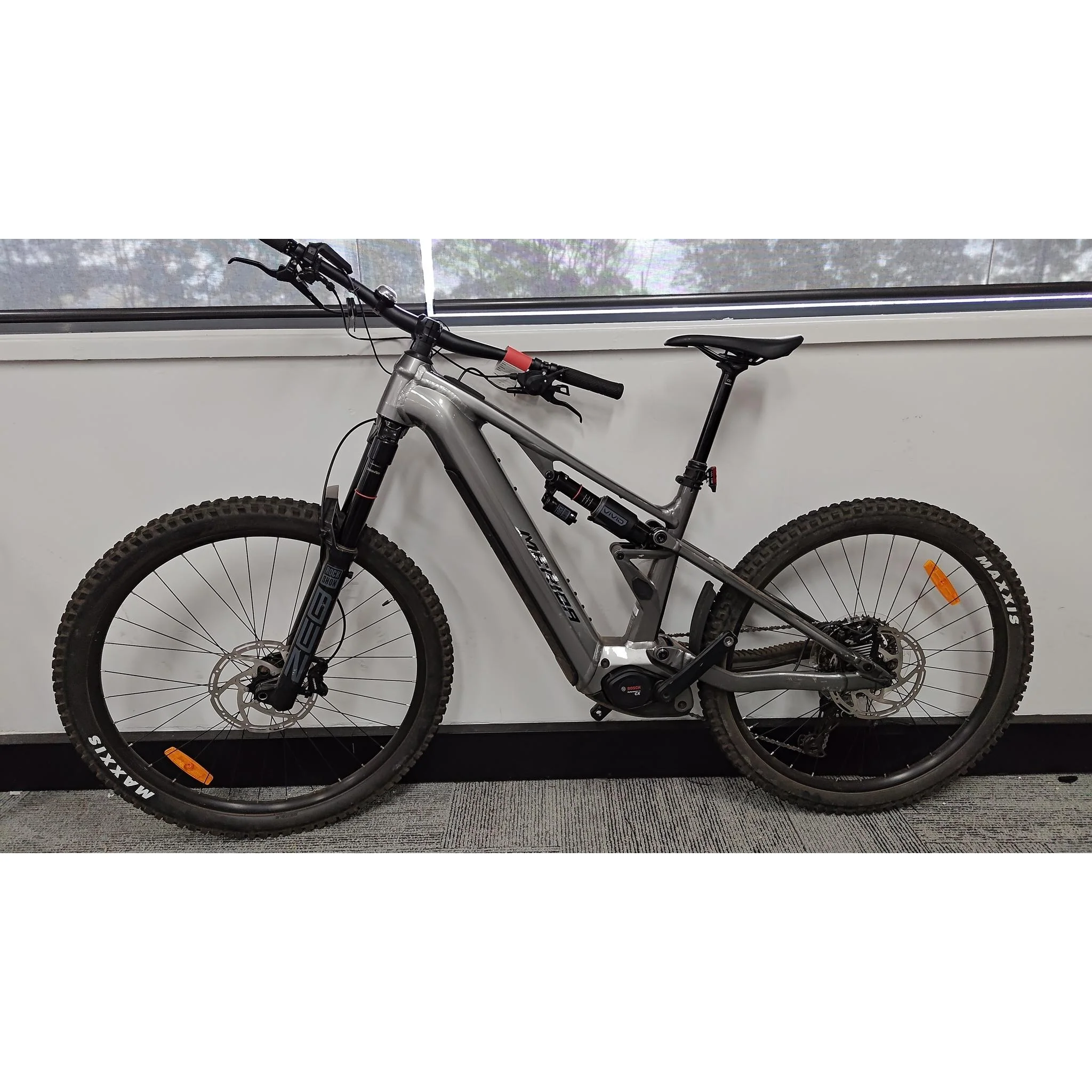 EX-DEMO Merida eOne-Eighty 500 Electric Enduro Bike Gunmetal Grey/Black (Medium) - Image 3