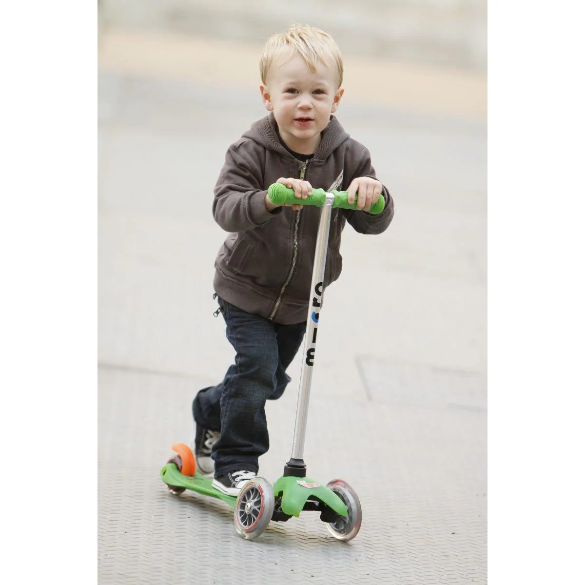 Micro Mini 3 Wheel Kids Scooter Green - Image 4