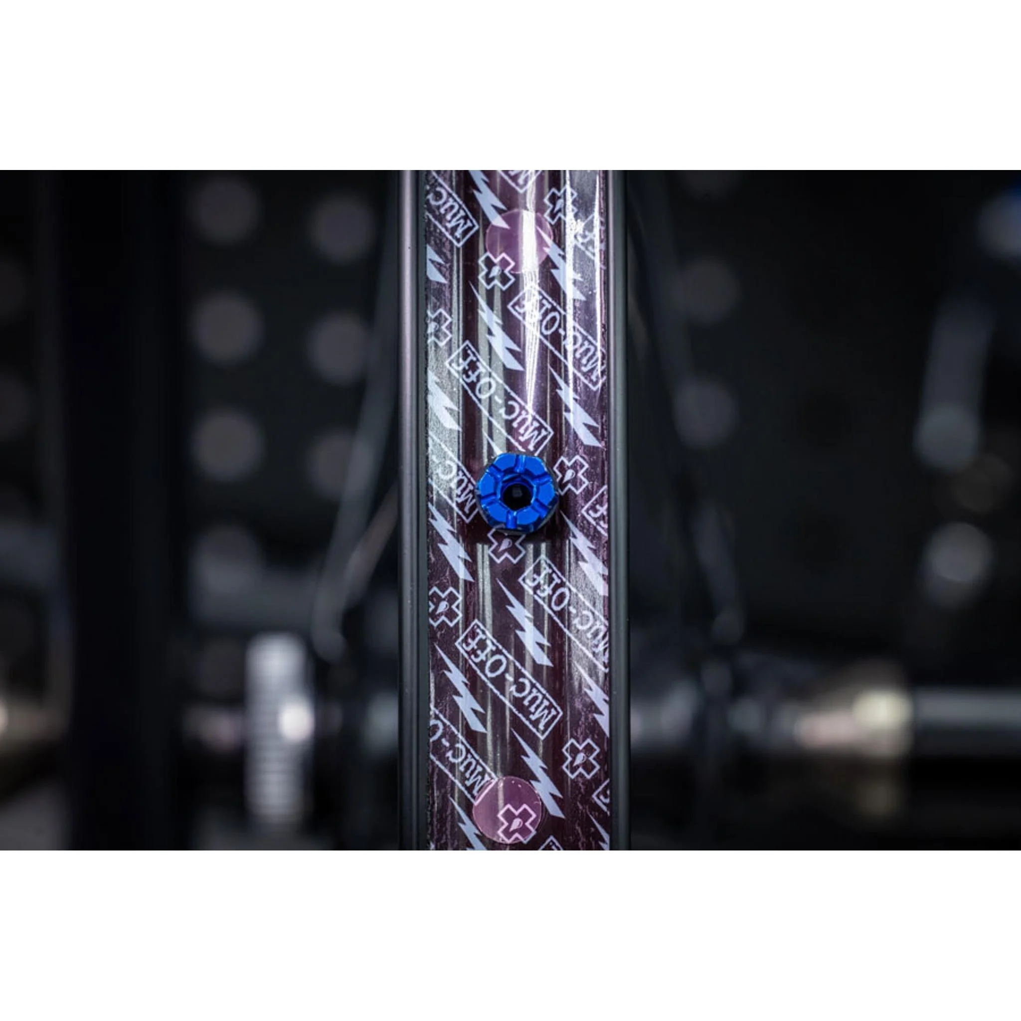 Muc-Off v2 Tubeless Presta Valve Kit 44mm Blue - Image 3