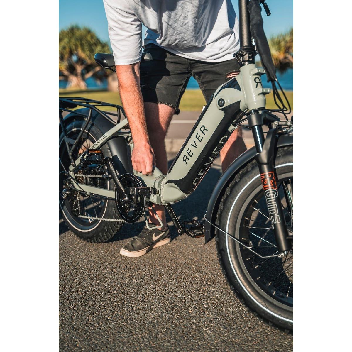 Rever Turbo Folding Fat Wheel Electric Bike White - Image 4
