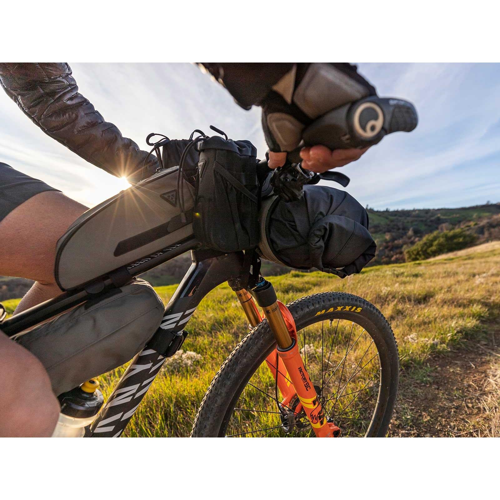 Topeak Frontloader Handlebar Bag 8L Green - Image 3