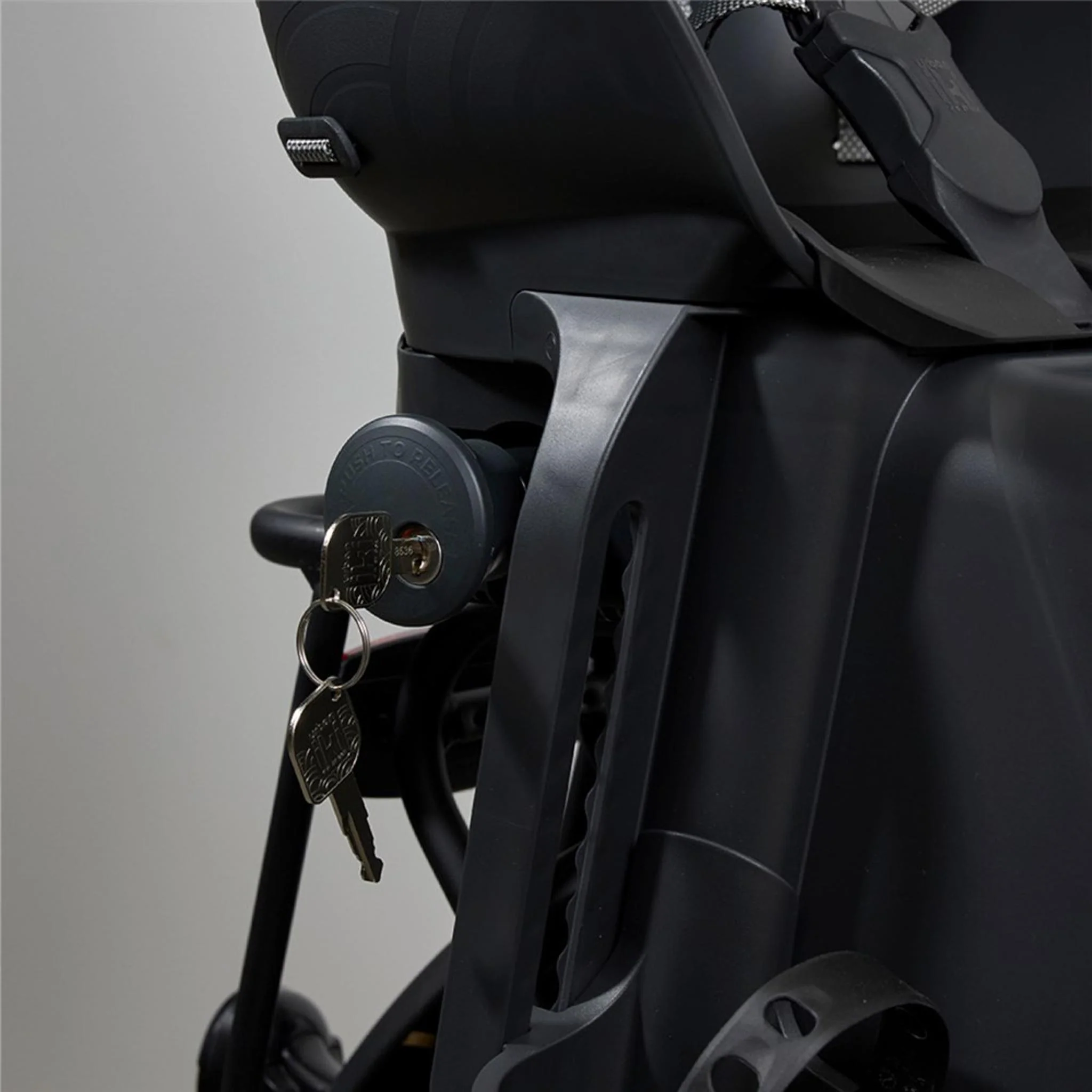 Urban Iki U-me Easyfix Rear Mount Baby Seat Bincho Black - Image 4